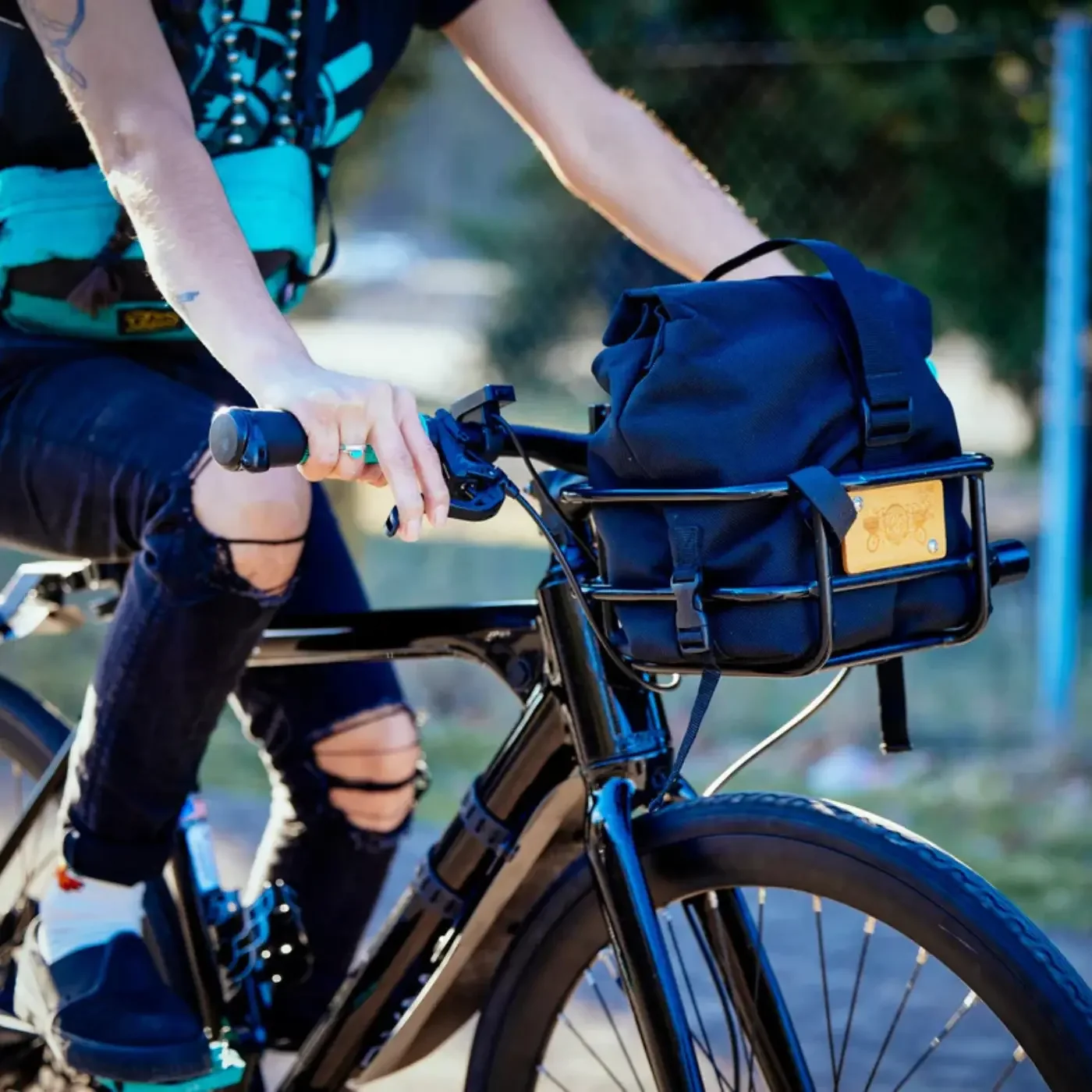 PDW Takeout Basket with Roll - Top Bag - Image 3